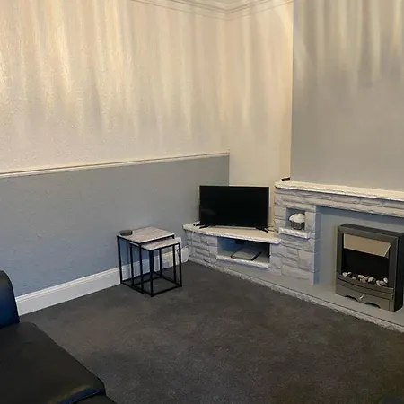 Spacious 4 Bedroom Townhouse * Leeds (West Yorkshire)