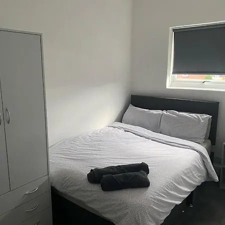 Spacious 4 Bedroom Townhouse Holiday home