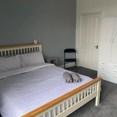 Spacious 4 Bedroom Townhouse Holiday home
