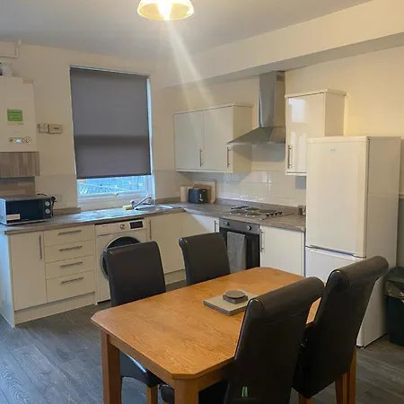 Semesterbostad Spacious 4 Bedroom Townhouse Leeds (West Yorkshire)